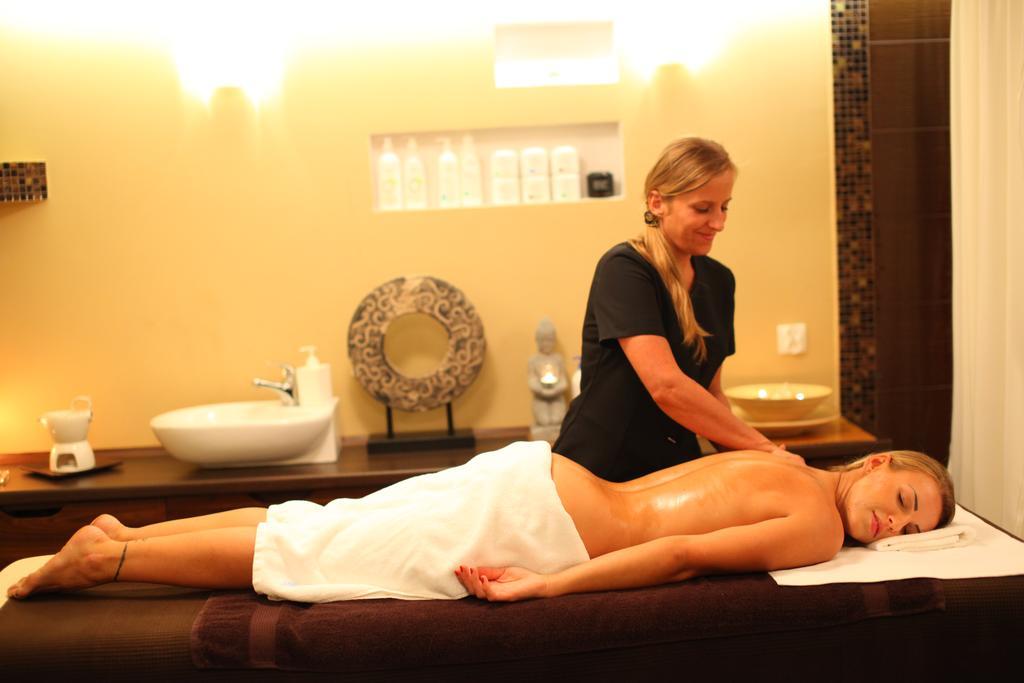 Rezydencja Pod Teznia & Spa อีนอวรอตสวาฟ ภายนอก รูปภาพ